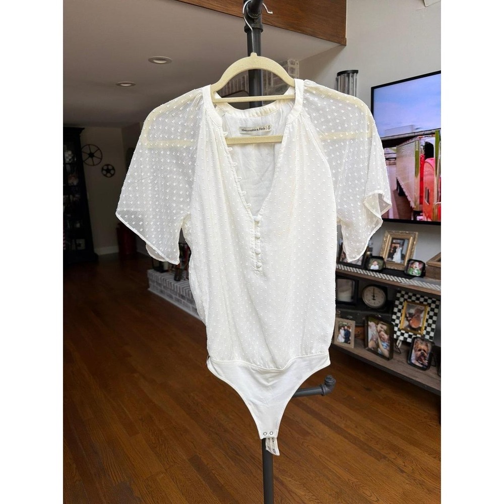 Abercrombie & Fitch white bodysuit features sheer swiss dot sleeves women's XS